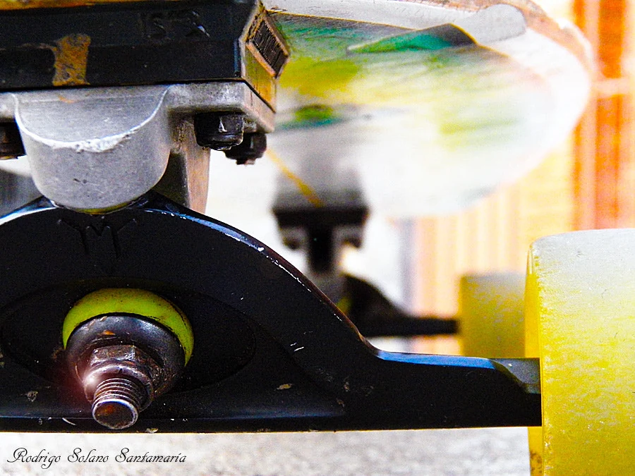 Longboard truck and axle component